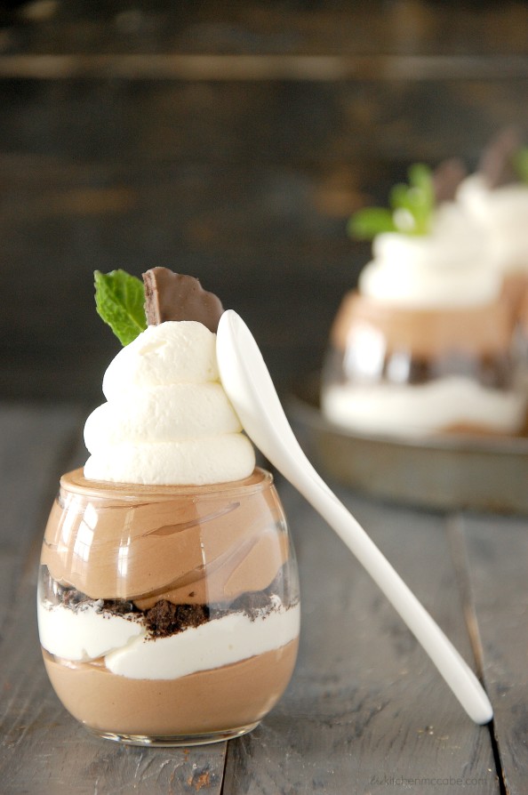 mint chocolate mousse parfaits with cookies and mint cream 1