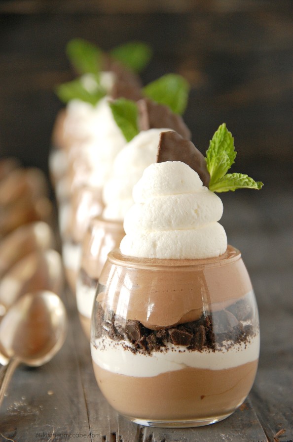 mint chocolate mousse parfaits with cookies and mint cream 6