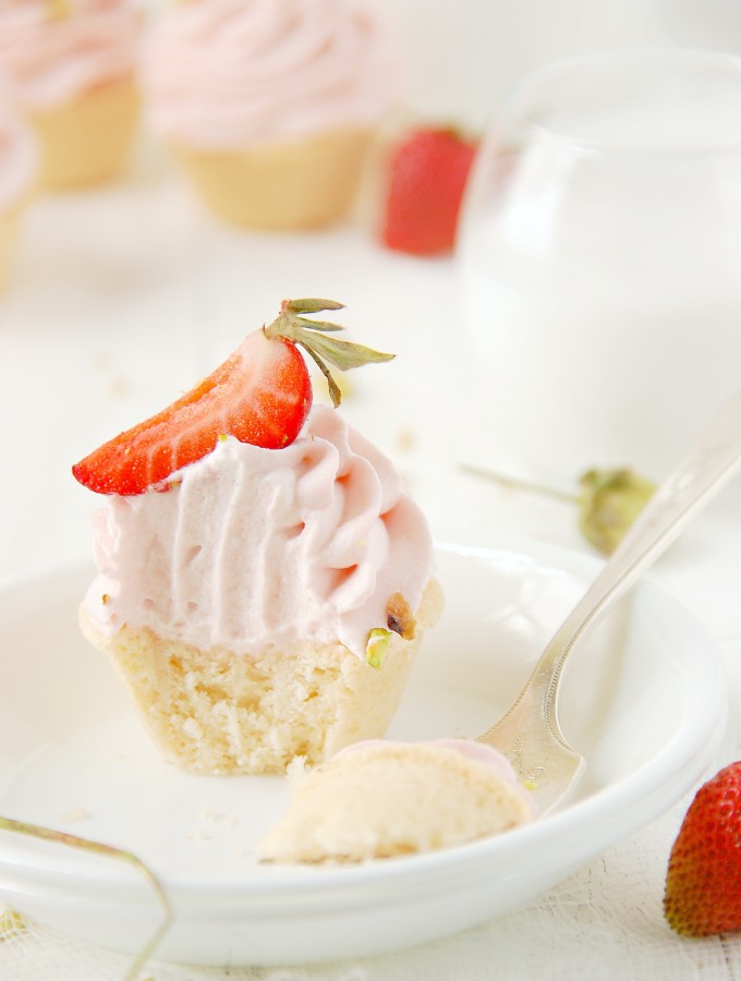 Strawberry Mousse Shortbread Mini Tartlettes – Gluten-free