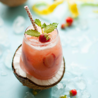 Strawberry Coconut Lemonade | thekitchenmccabe.com