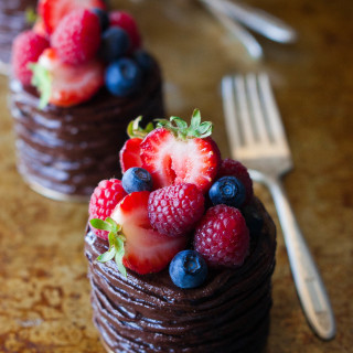 Mini Double Chocolate Berry Cakes | thekitchenmccabe.com