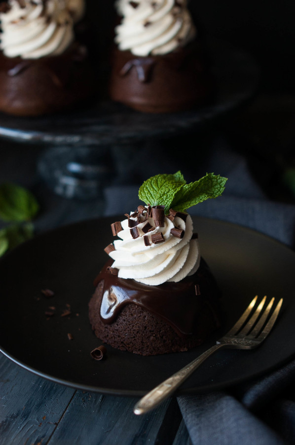 Mint Chocolate Mini Cakes | thekitchenmccabe.com