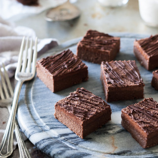 Raw Chocolate Cake Brownies with Fluffy Chocolate Frosting - gluten-free, no refined sugar, dairy free,grain free, paleo, vegan and raw!