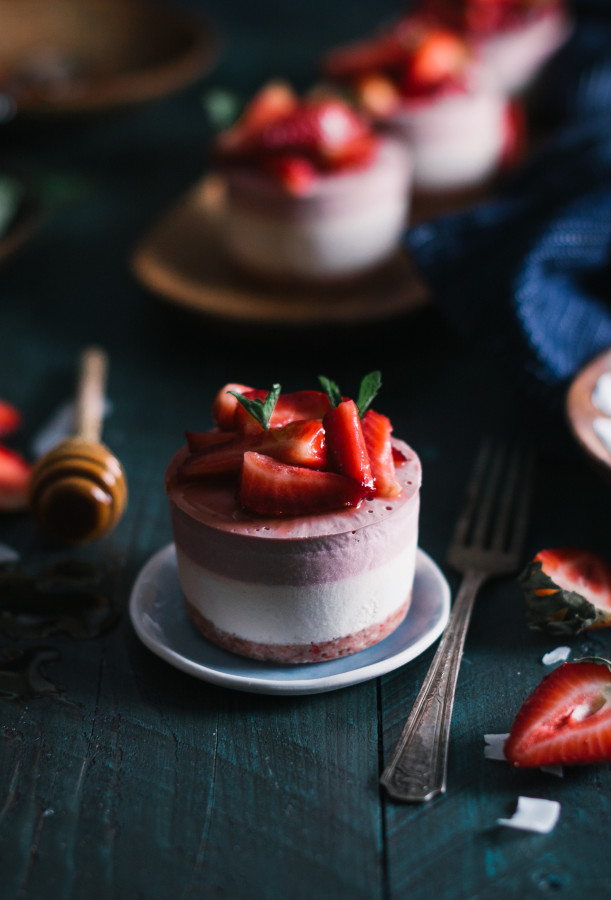 Raw Strawberry & Coconut Mini Ice Cream Cakes