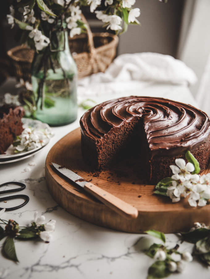 Simple Chocolate Cake + Chocolate Ganache